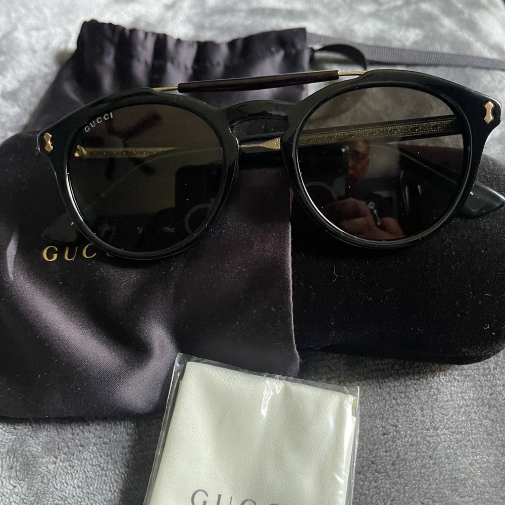 Gucci Black and Gold Round Sunglasses
